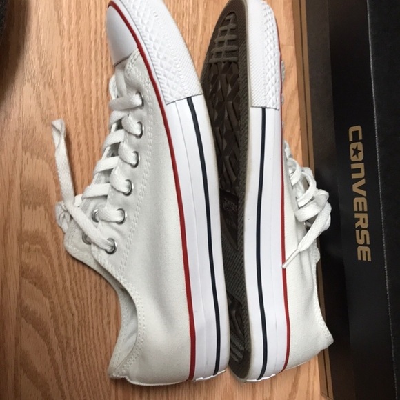 White converse - Picture 2 of 3